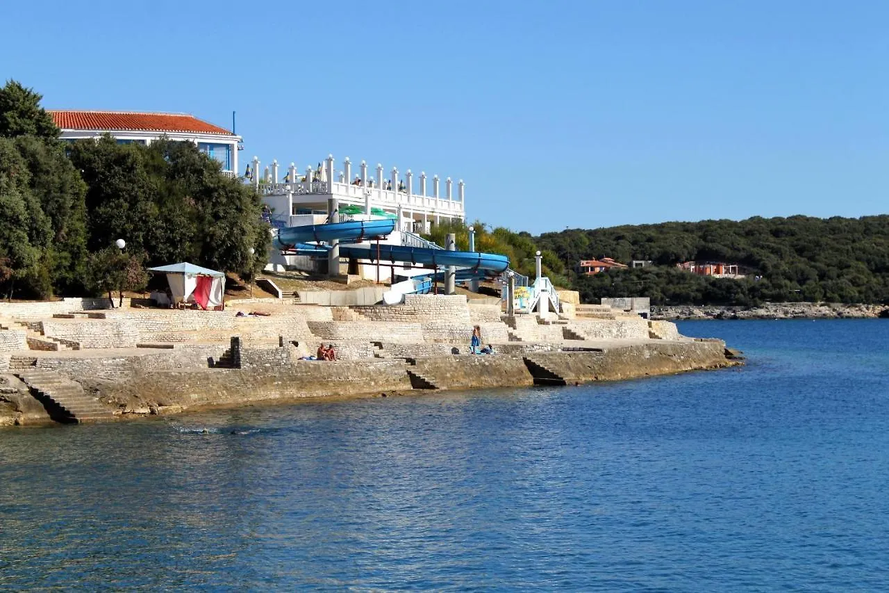 Apartments With A Parking Space Pula - 10429